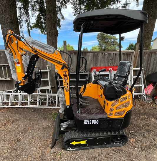 HIGHTOP HT15 PRO MINI EXCAVATOR W/ SWING BOOM, BRIGGS & STRATTON GAS ENGINE. WITH WARRANTY